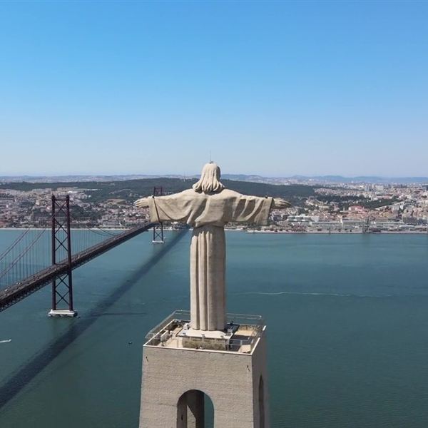 Cristo Rei and the 25 de Abril bridge